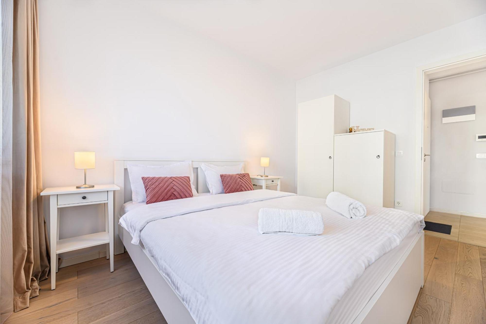 Jad - Luxury 3 Rooms & 2 Rooms Apartments In Kasper, Near Coresi Mall Brașov Exterior foto
