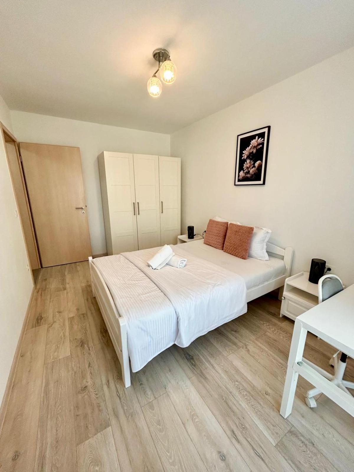 Jad - Luxury 3 Rooms & 2 Rooms Apartments In Kasper, Near Coresi Mall Brașov Exterior foto